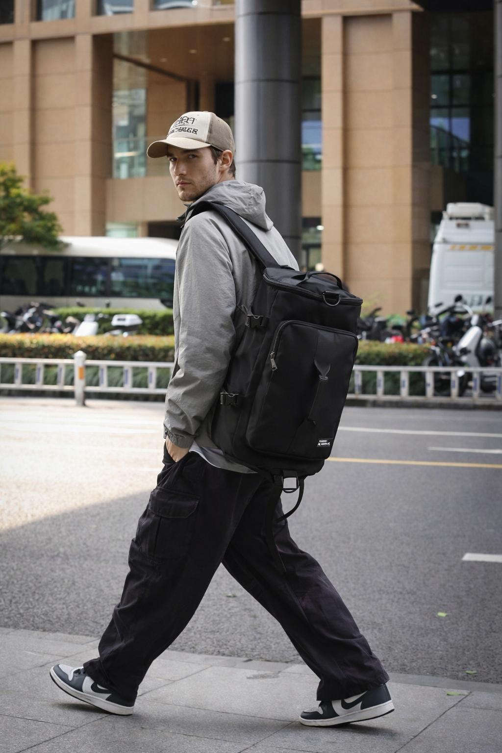 Large Capacity Travel Duffel Bag – Minimalist Sports & Gym Tote with Yoga Mat Strap, Multipurpose Waterproof Shoulder Bag for Men and Women 🏃‍♂️✈️